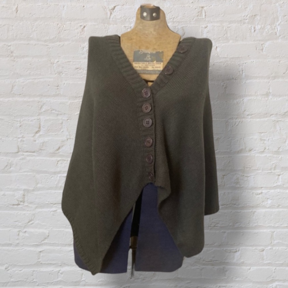 Andrée Olive Green Relaxed Fit Shrug Button Front Cropped Short Sleeve Sweater
